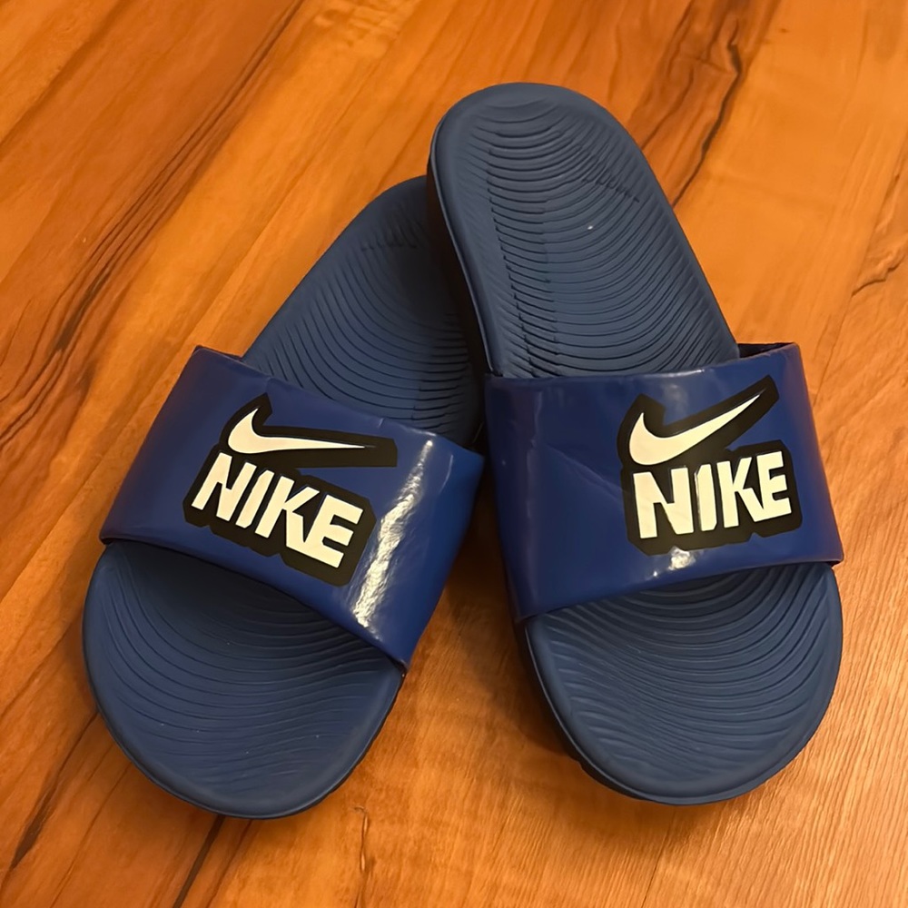 Barely worn Nike Slides